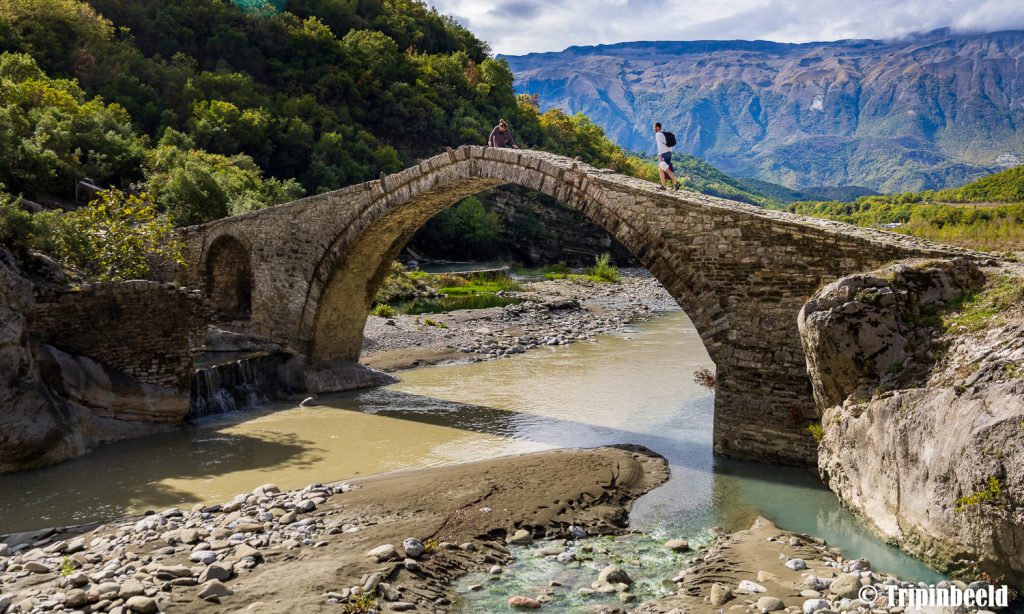 Warmwaterbron Banjat e Benjes Albanië Camper Tripinbeeld